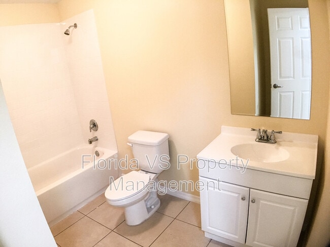 Building Photo - 330 Dundee Dr