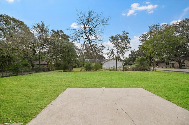 Building Photo - 209 Moss Hill Ln