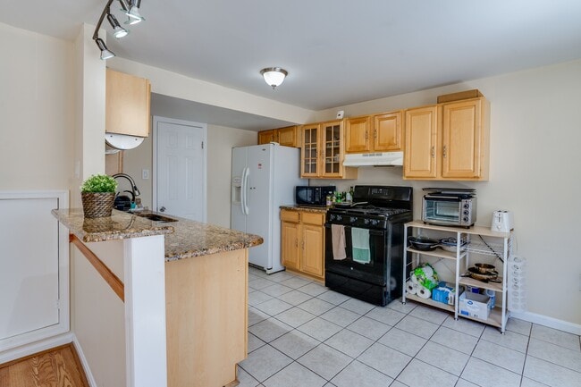 Building Photo - 7913 Central Park Cir
