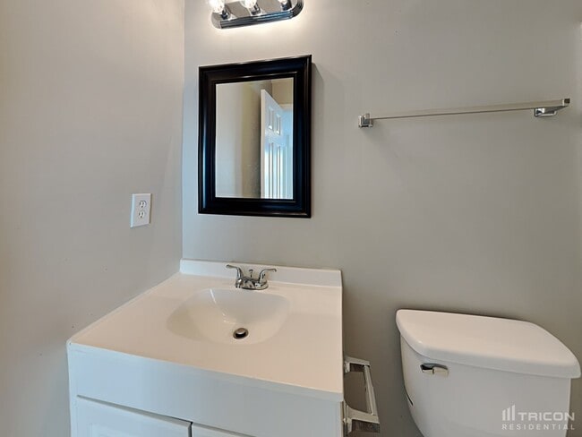Building Photo - 4844 Silverdene St