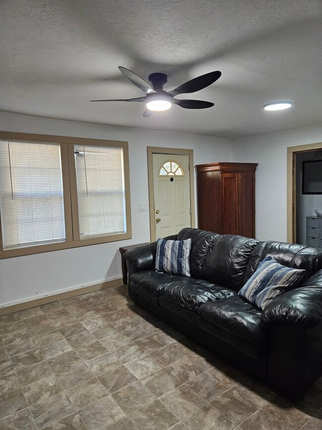 Building Photo - 1446 Old Ballpark Rd