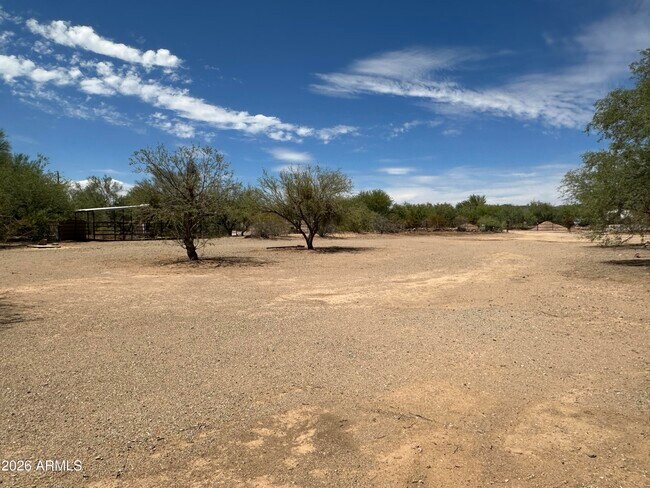 Building Photo - 1328 E Maddock Rd