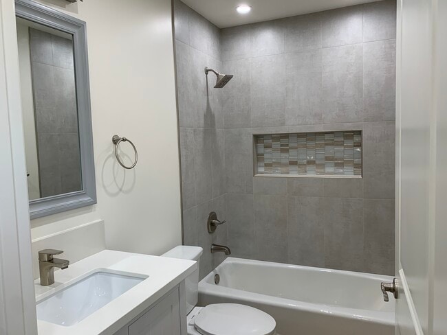 Building Photo - 15211 S Wilton Pl