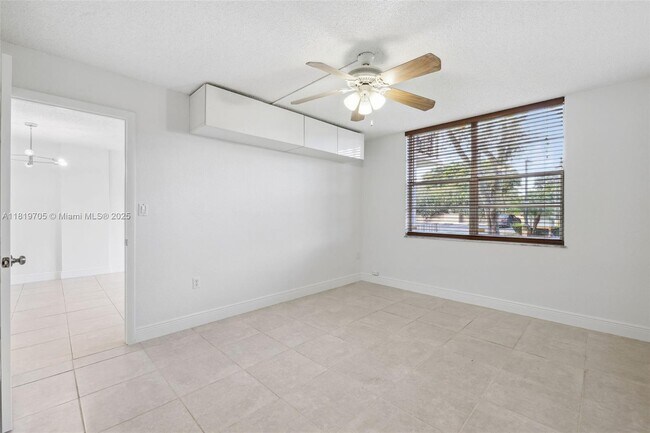 Building Photo - 13120 SW 92nd Ave