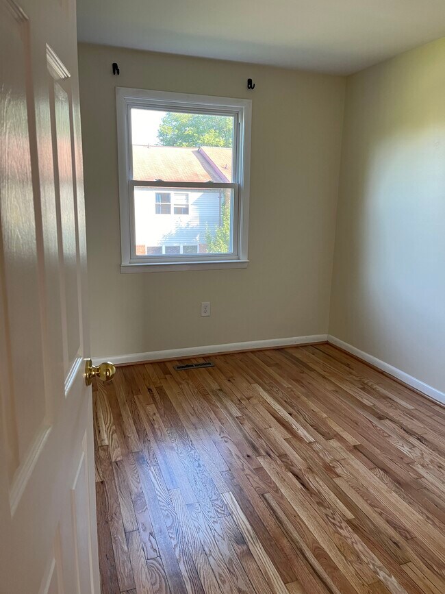 Building Photo - 2 Wimbledon Ln