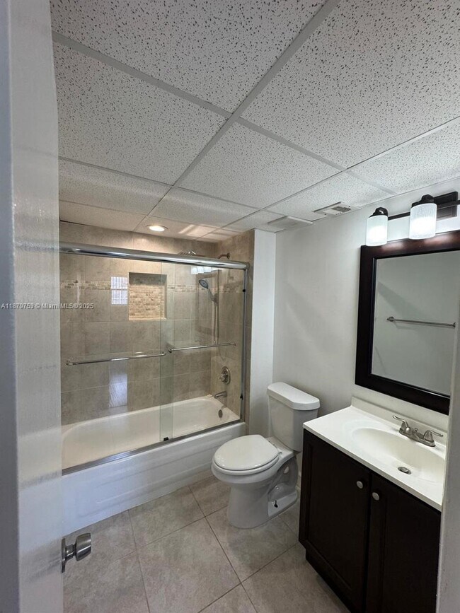 Building Photo - 8010 N Colony Cir