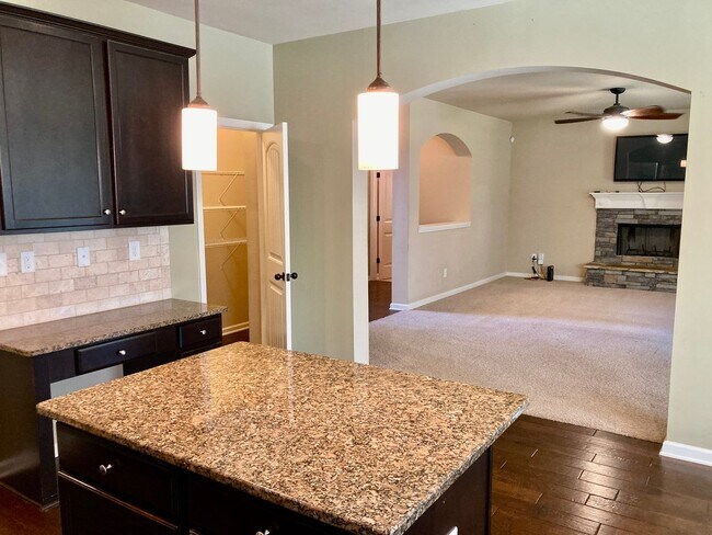 Building Photo - Spacious Grovetown Home