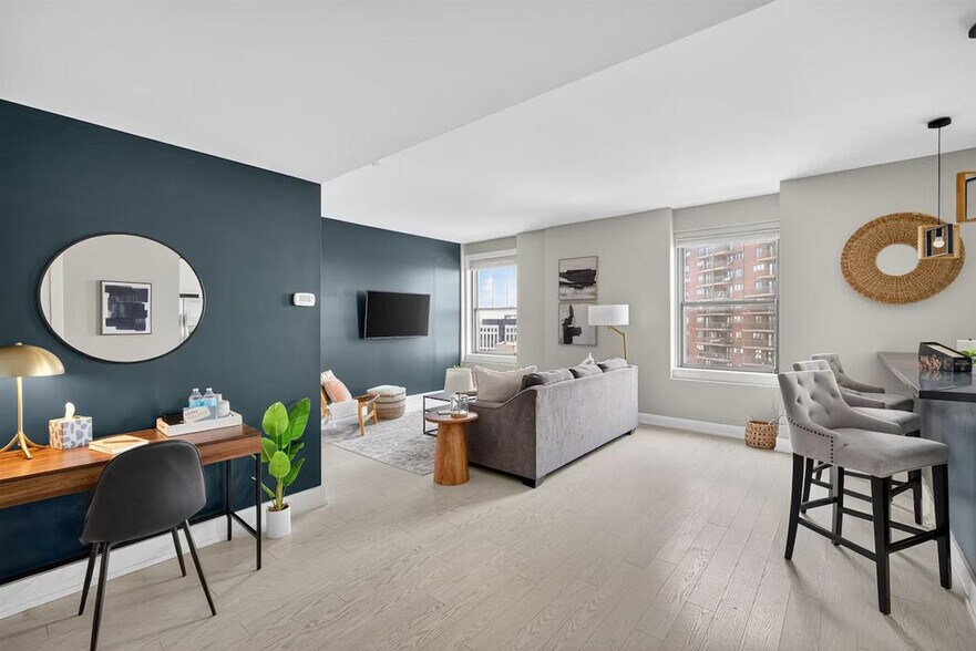 Building Photo - 400 Walnut St