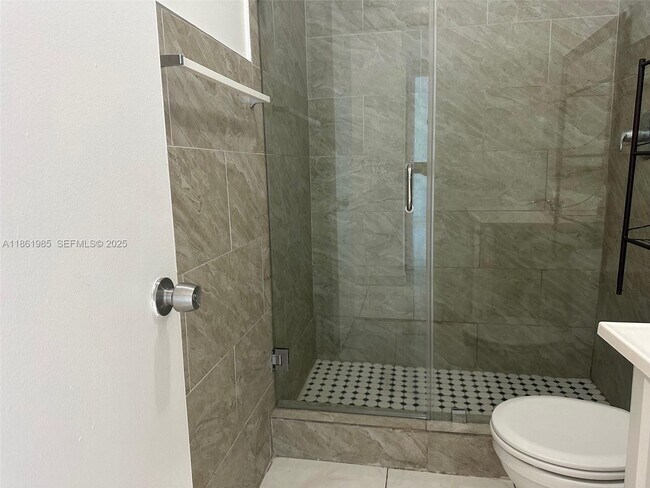 Building Photo - 1801 NE 140th St