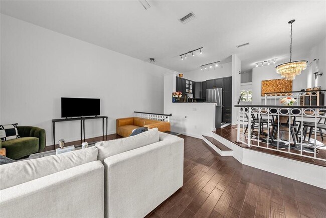 Building Photo - 727 Coral Reef Dr