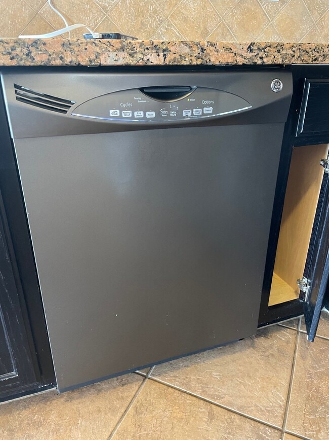 Building Photo - 12960 Cozy Cove Ave