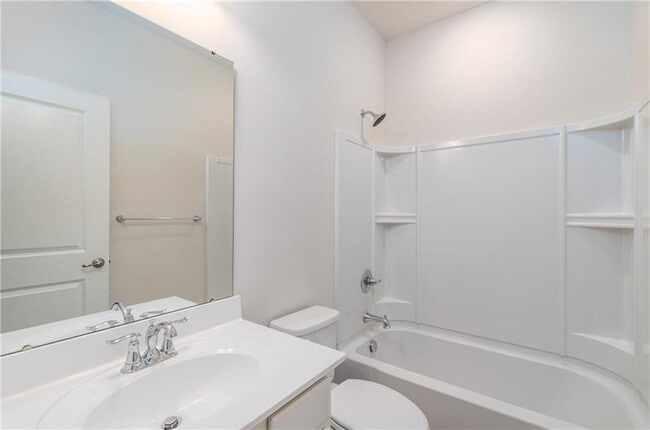 Building Photo - 424 Fairmont Dr