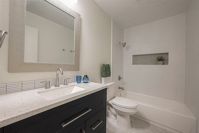 Building Photo - 16810 Sweno Ct