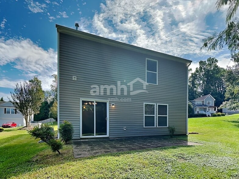 Building Photo - 4112 Lakewood Glen Dr