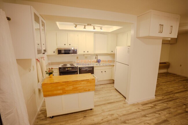 Building Photo - Rossmoor 55+ Living — One BR/One BA Del Monte Model (733 SF) — Peaceful, Updated, Sun-Filled Home