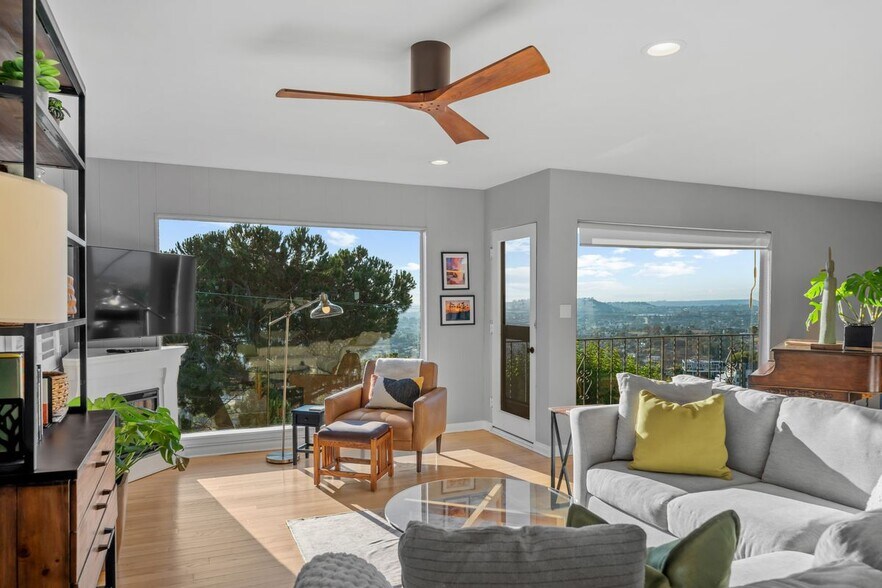 Building Photo - 4350 Summit Dr