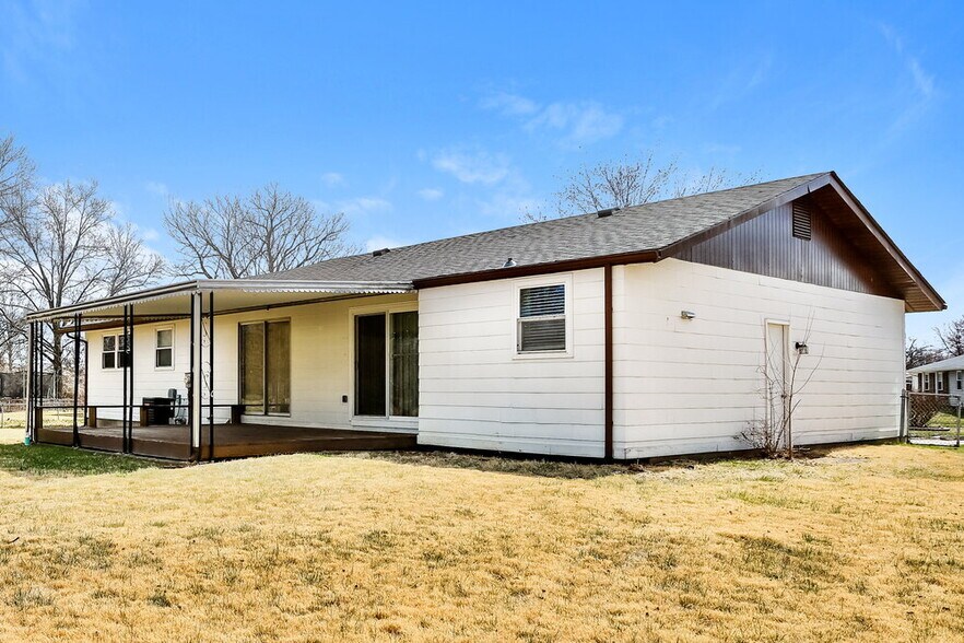 Building Photo - 3035 Oriental Dr