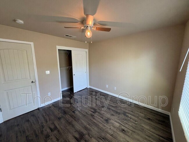 Building Photo - 3316 W Wren Ave