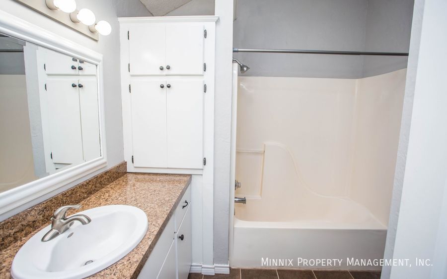 Building Photo - 6125 8th Dr