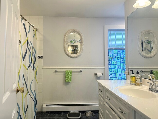 Building Photo - Winter Rental: Available Oct. 1-May 31 (Ut...