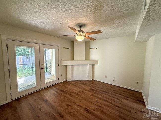 Building Photo - 424 E Burgess Rd