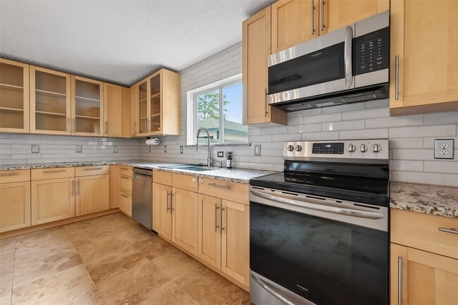 Building Photo - 16117 Singapore Ln