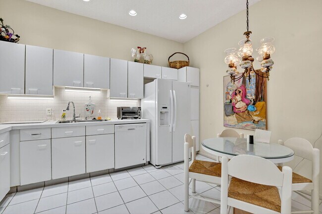 Building Photo - 5184 Lake Catalina Dr