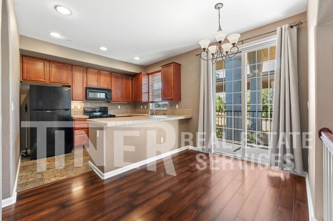 Building Photo - 6550 Hearthstone Cir