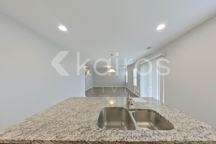 Building Photo - 105 Colonial Wy