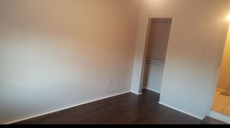 Building Photo - 2208 Farola Dr