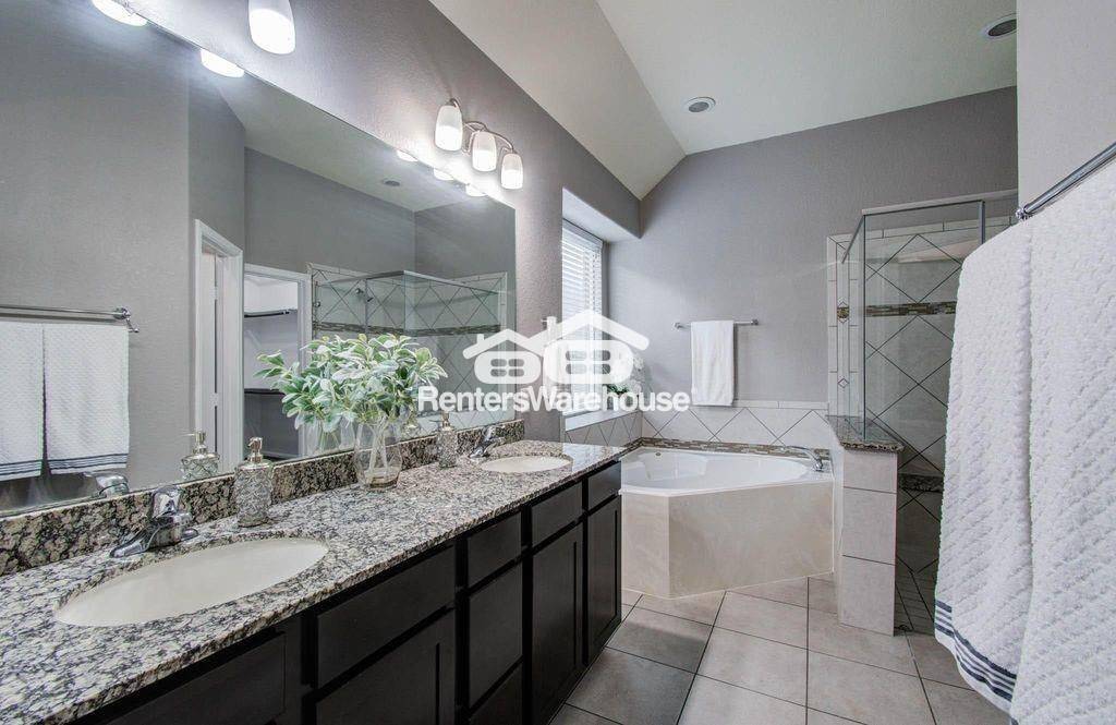 Building Photo - 17622 Quiet Shores Dr