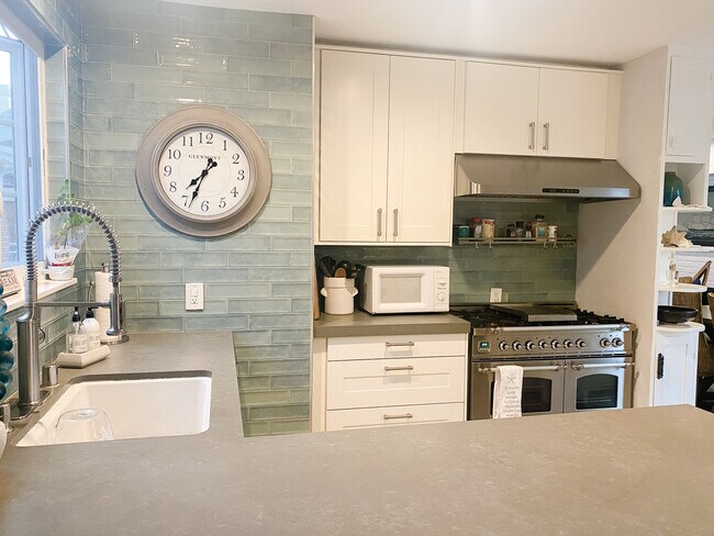 Building Photo - 316 Apolena Ave
