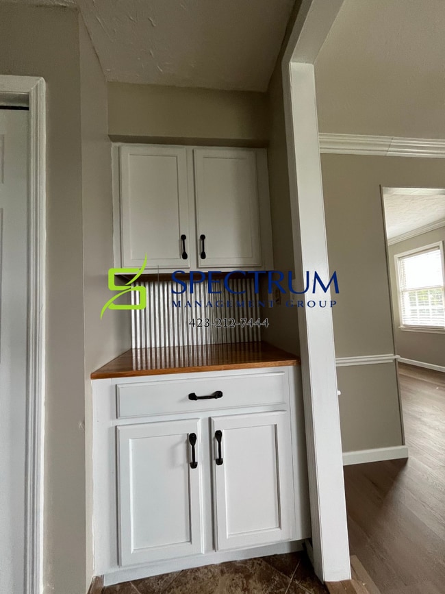 Building Photo - 723 White Oak Cir