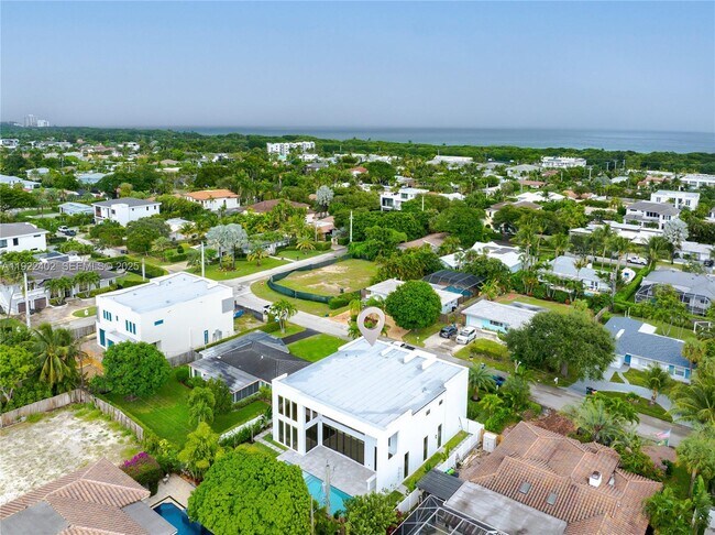 Building Photo - 333 NE Spanish Ct