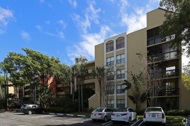 Community - Lakeside Condominiums