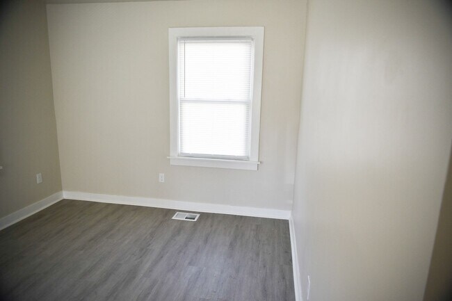 Building Photo - Updated 3BR house in Taylor Berry Neighbor...