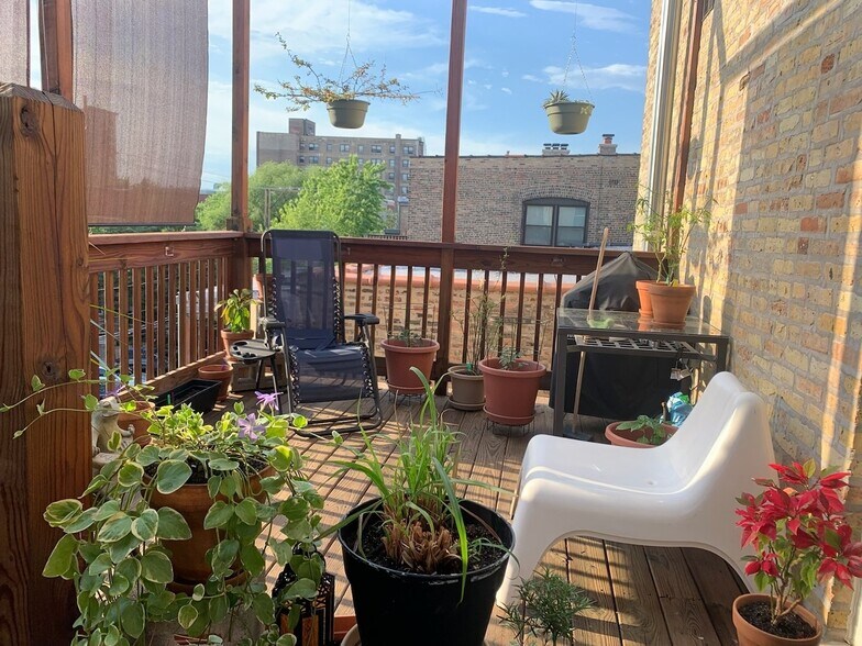 Building Photo - 4632 N Kenmore Ave