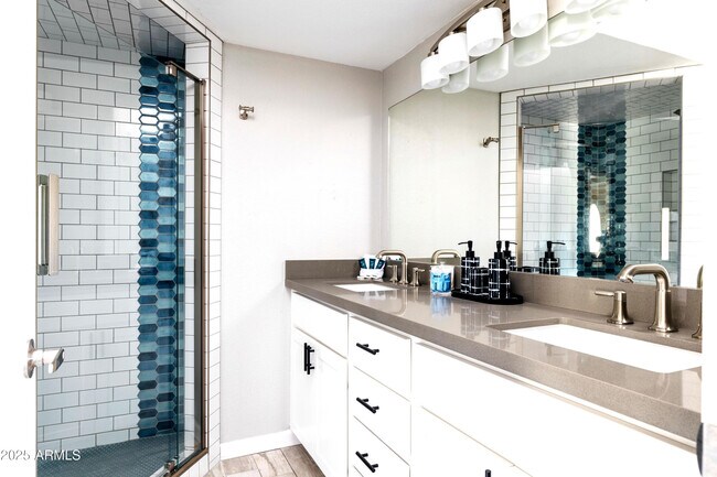 Building Photo - 4944 E Andora Dr