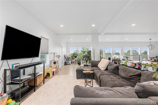 Building Photo - 1400 W Alaska Pl