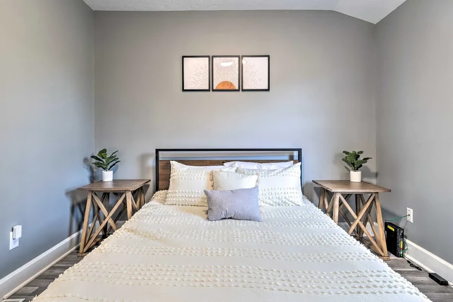 Bedroom 3 - 2460 Bond St