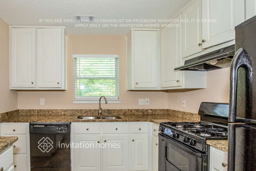 Building Photo - 869 Tramore Dr