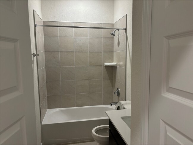 Building Photo - 4872 Sun Fls Dr