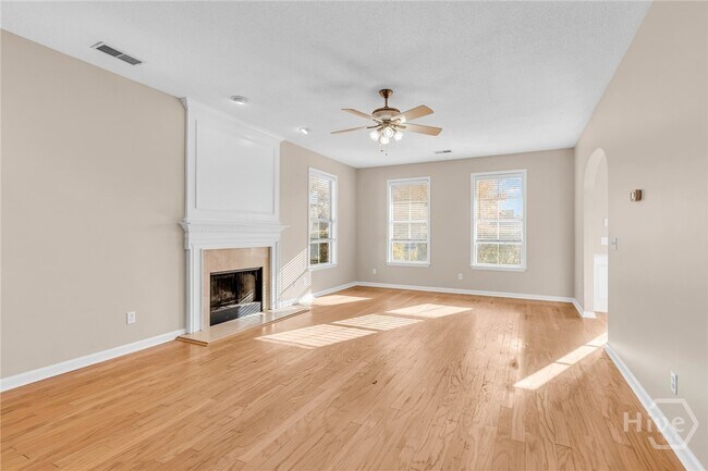 Building Photo - 16 Bushwood Dr