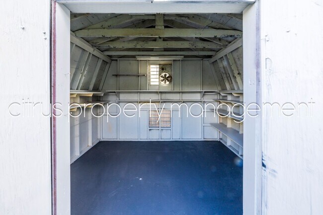 Building Photo - Impeccable, Fully Remodeled 3/2 with Huge Bonus Room Convenient to UCF!