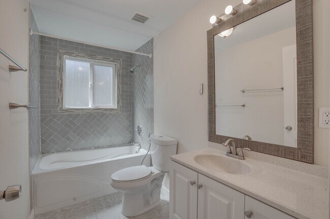 Building Photo - 2-Story, 4 Bedroom 3 Bath in Shoreline!  $3,800.00/mo.