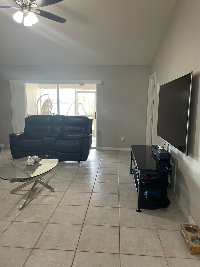 Building Photo - 419 SW 4th St