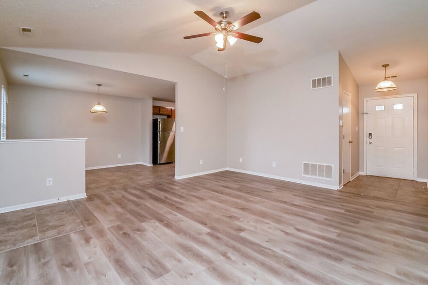 Building Photo - 6113 Longmeadow Dr