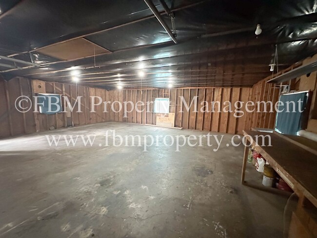Building Photo - 303 S 9th St