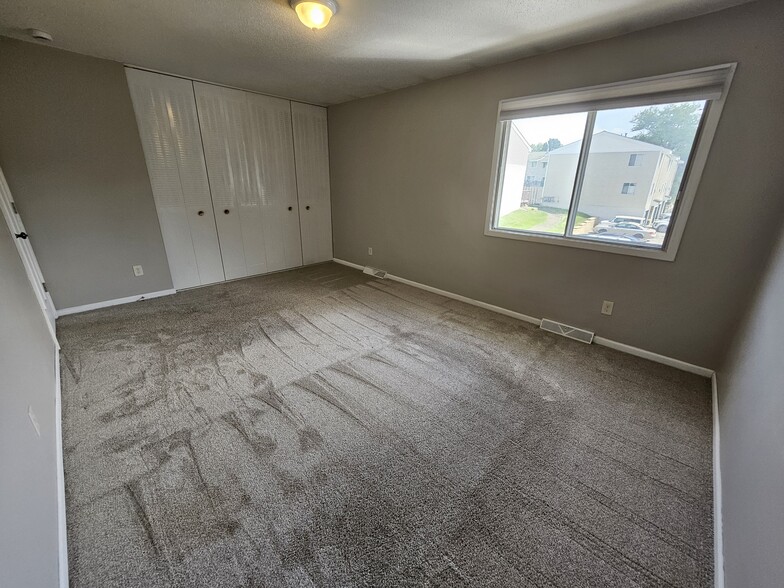 11' X 16' master bedroom gives plenty of room for king bed. - 2353 Mailand Ct E