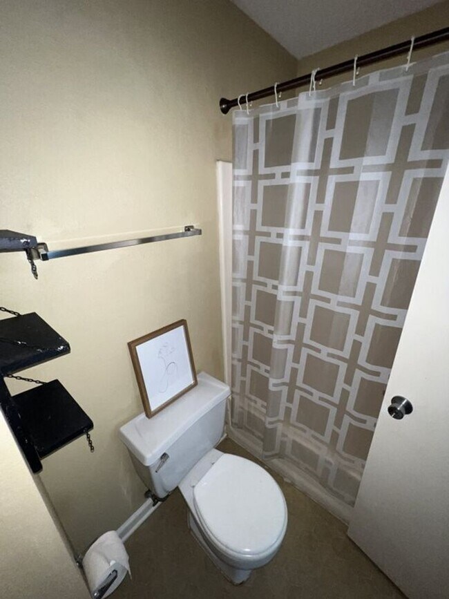 Building Photo - $500 OFF 1st MONTHS RENT!  Beautiful 2 Bed...